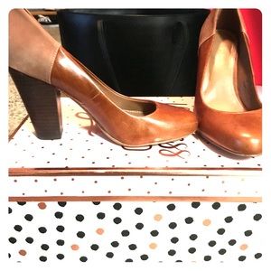 Brown leather Aldo pumps
